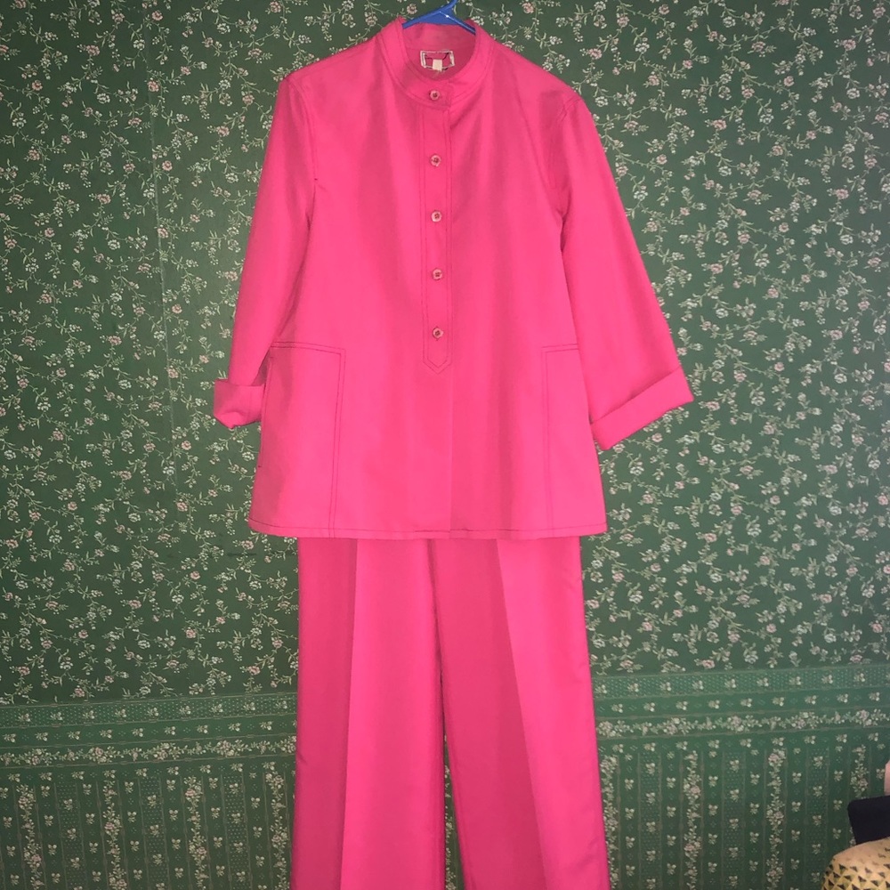 Hot Pink Vintage Suit 💕💫